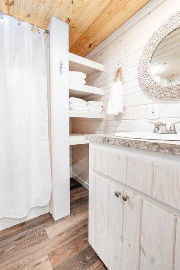 4 Heron Haus, Luxury Tiny House, Pet Friendly, Mins To Downtown غنترسفيل المظهر الخارجي الصورة