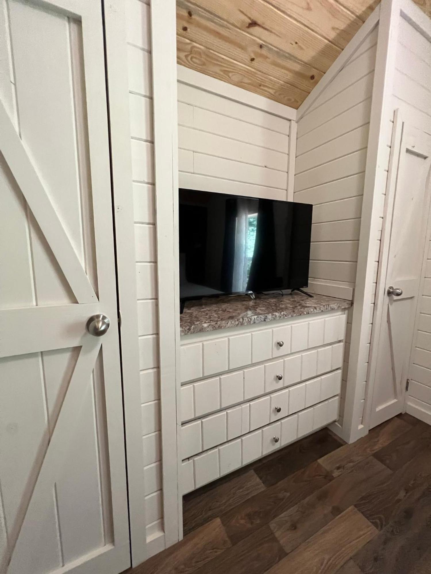 4 Heron Haus, Luxury Tiny House, Pet Friendly, Mins To Downtown غنترسفيل المظهر الخارجي الصورة