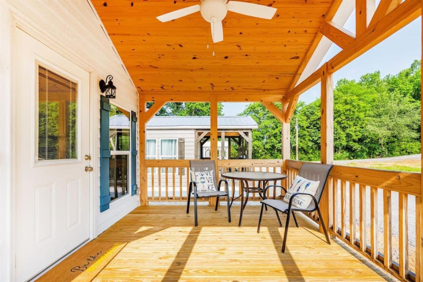 4 Heron Haus, Luxury Tiny House, Pet Friendly, Mins To Downtown غنترسفيل المظهر الخارجي الصورة